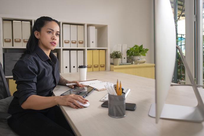 Système intégré dans le bureau